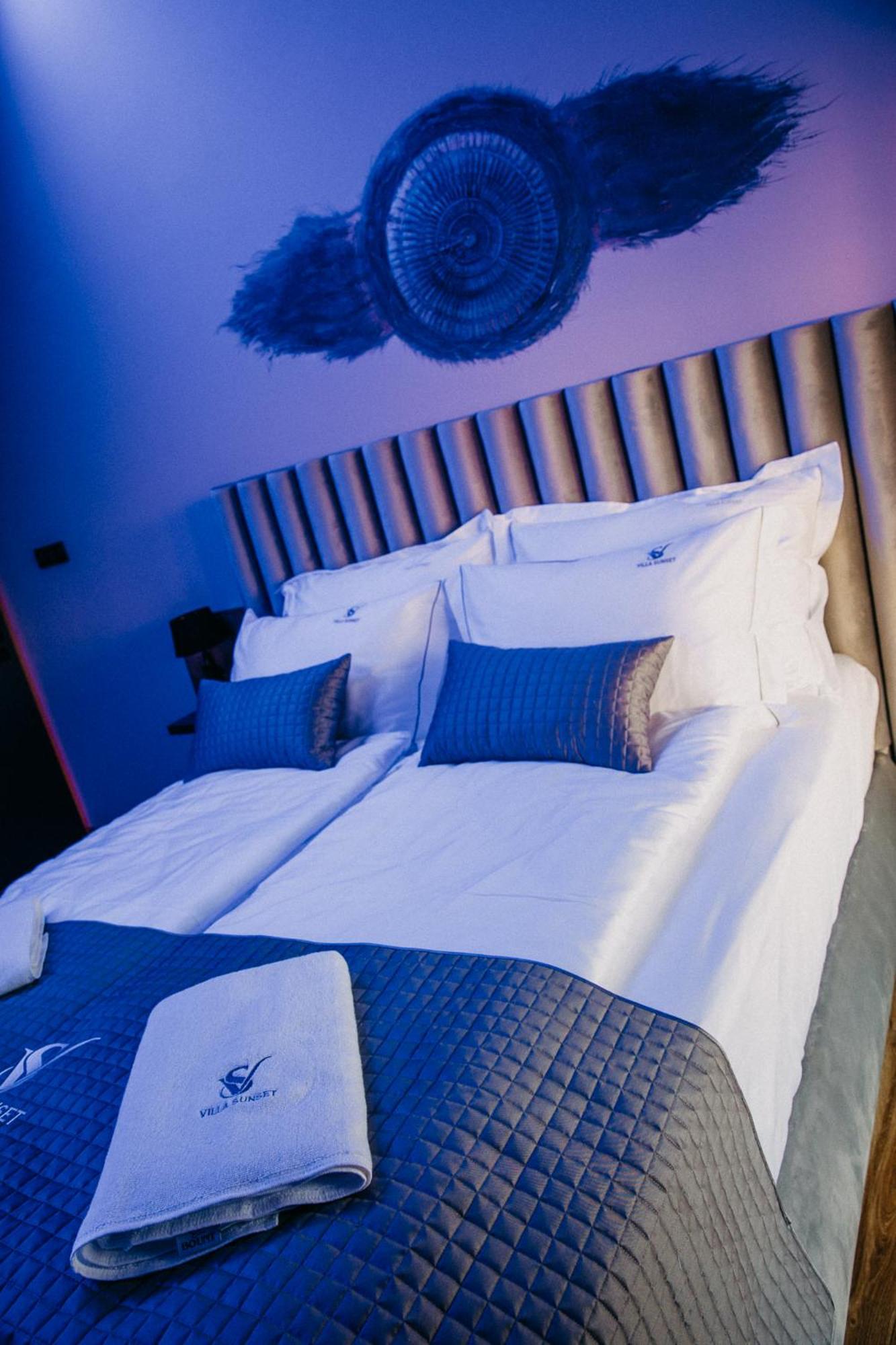 Villa Sunset Pool & Spa Apartments Zgornje Skofije Room photo